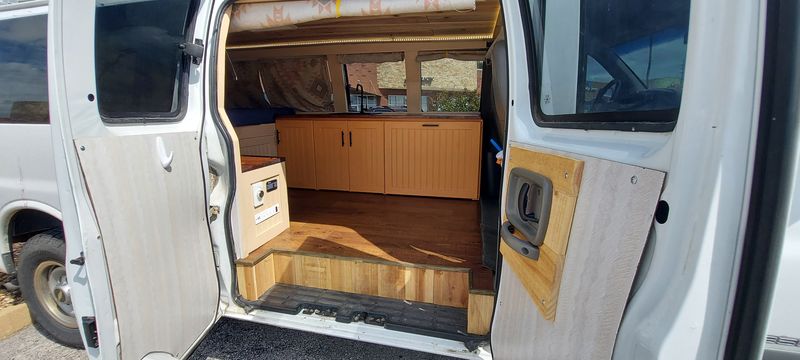 Picture 2/19 of a 2001 Chevy Express 3500 Campervan for sale in Saint Charles, Missouri