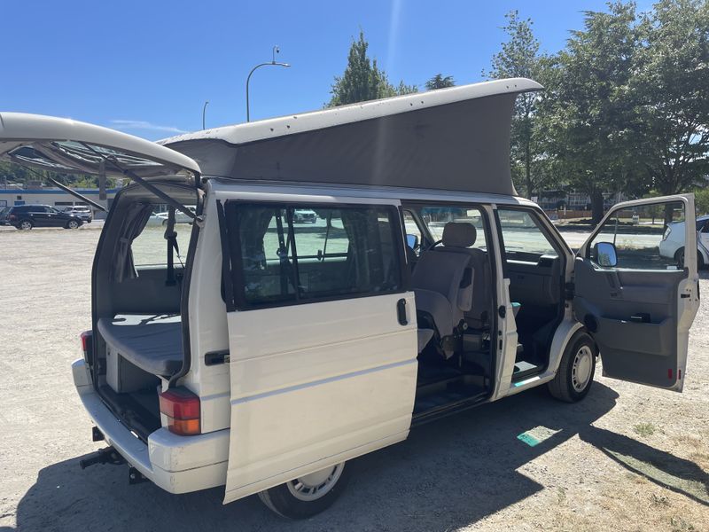 Picture 1/10 of a 1993 VW Westfalia Eurovan for sale in Kirkland, Washington