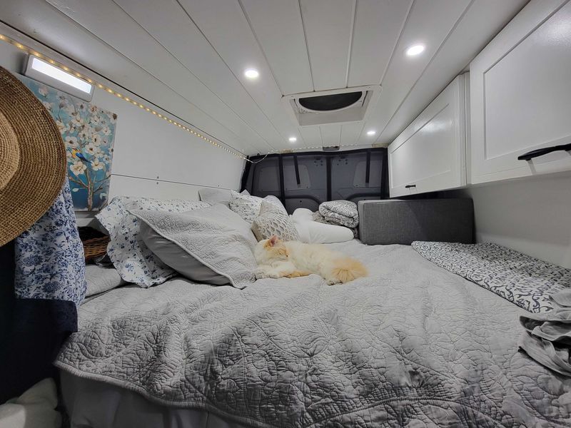 Picture 3/19 of a 2019 Mercedes Benz 3500 Sprinter Van for sale in Medford, Oregon
