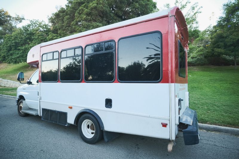Picture 2/31 of a 2008 Ford E-450 V10 Shuttle Bus for sale in Los Angeles, California