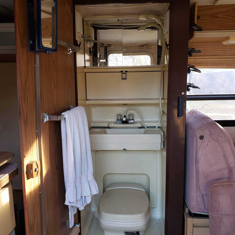 Picture 2/11 of a 1986 Winnebago LeSharo for sale in Gallipolis, Ohio
