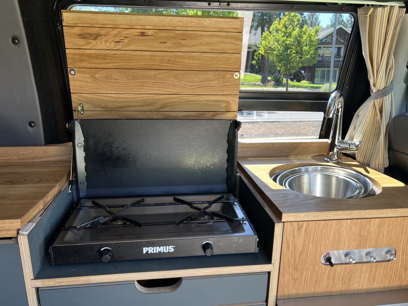 Picture 4/33 of a 2019 Mercedes Benz Metris Camper Van for sale in Bend, Oregon