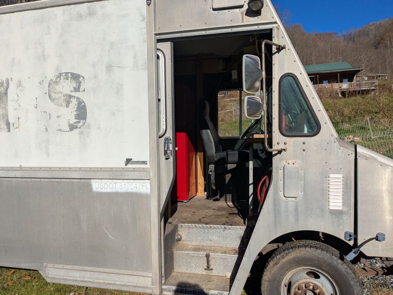 Picture 2/4 of a 1994 Ford F59 for sale in Mars Hill, North Carolina