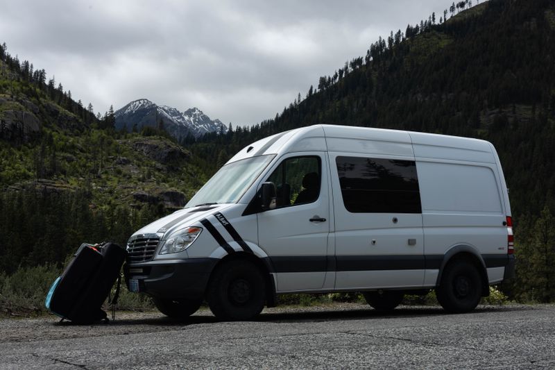 Picture 2/19 of a 2011 Sprinter 144 Seat4 Sleep 4 for sale in Hood River, Oregon