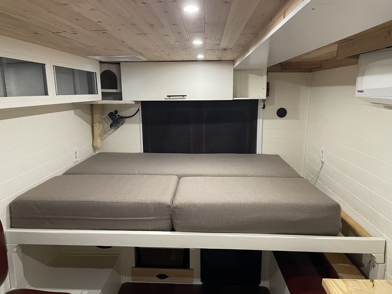 Picture 5/30 of a 2005 F350 Super Duty Ambulance Conversion - Fully Loaded for sale in Pittsburgh, Pennsylvania