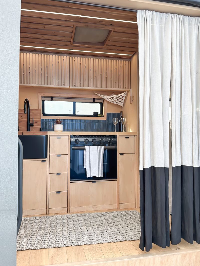 Picture 5/22 of a 2019 Mercedes Benz Sprinter 170 EXT 4x4 for sale in Asheville, North Carolina