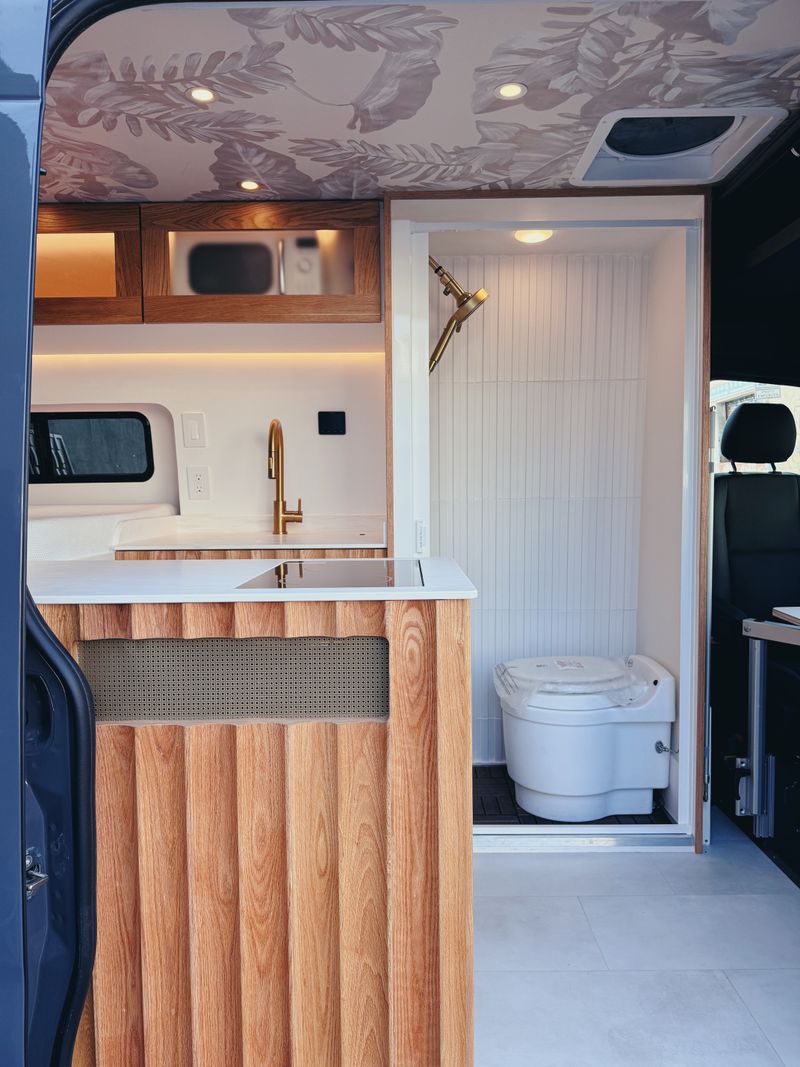 Picture 3/18 of a 2024 AWD Sprinter with ALL the Amenities for sale in Brooklyn, New York