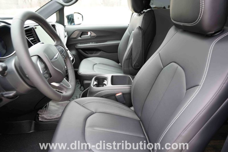 Picture 5/28 of a 2026 Chrysler Pacifica AWD Mini-T Campervan for sale in Lake Crystal, Minnesota