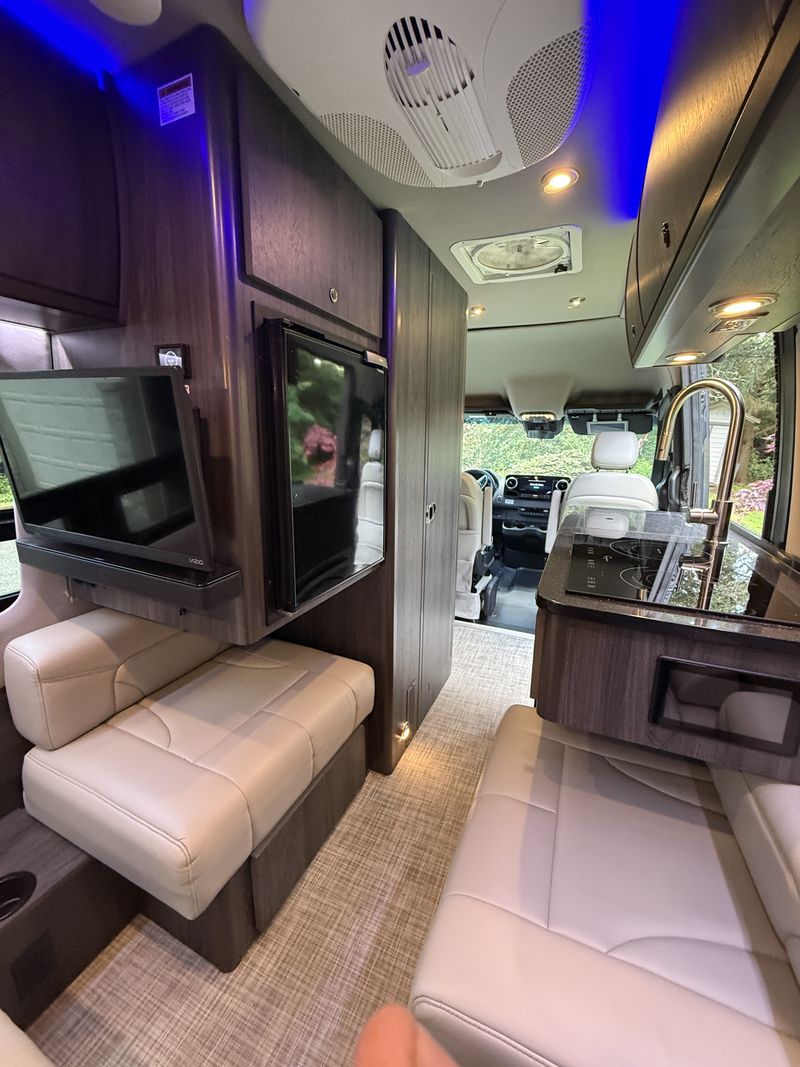 Picture 4/6 of a 2022.5 Grech Turismo-ion 4x4 Tour for sale in Anacortes, Washington