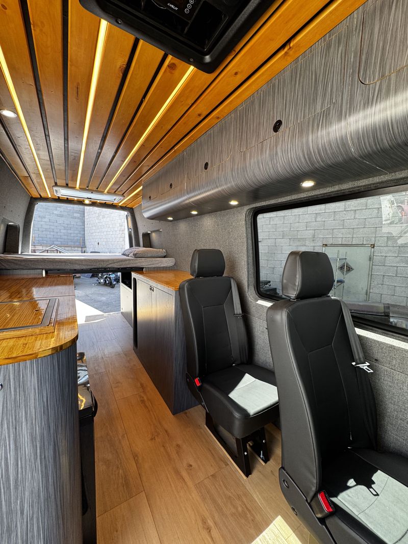 Picture 4/21 of a Yellowstone luxury Sprinter for sale in Las Vegas, Nevada