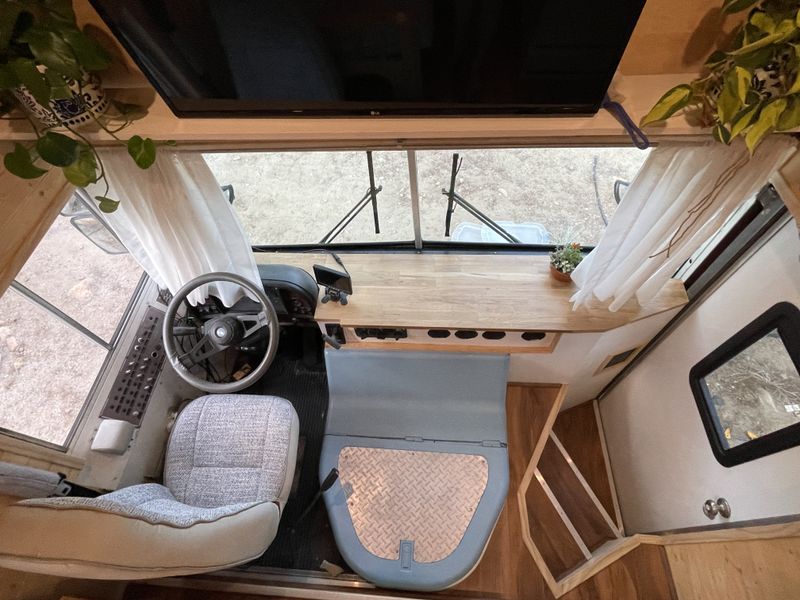 Picture 5/13 of a 2000 Blue Bird All American for sale in Bishop, California