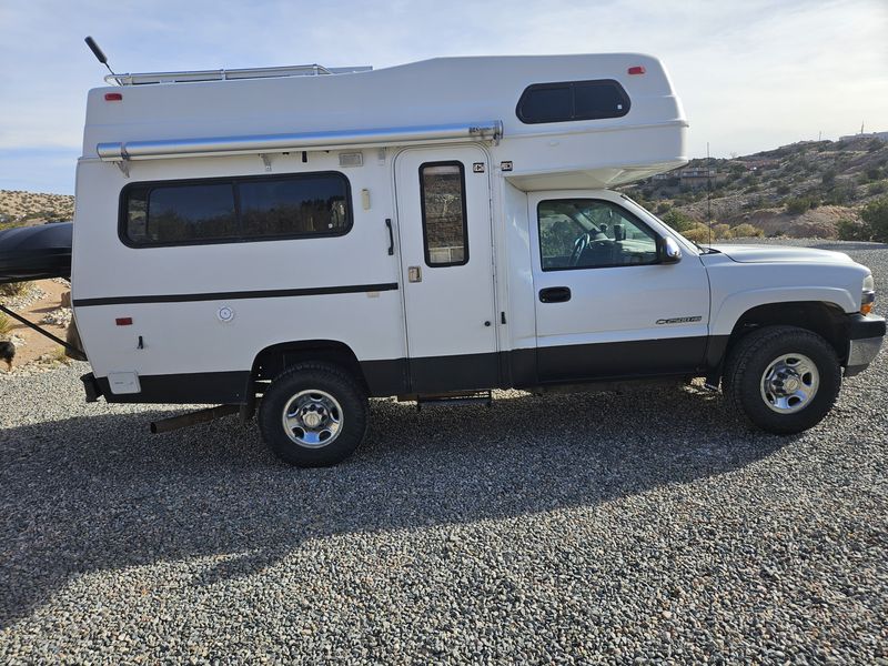 Picture 3/14 of a 2001 Tiger Provan On a Chevy Silverado 2500HD Chasiss 4WD for sale in Albuquerque, New Mexico