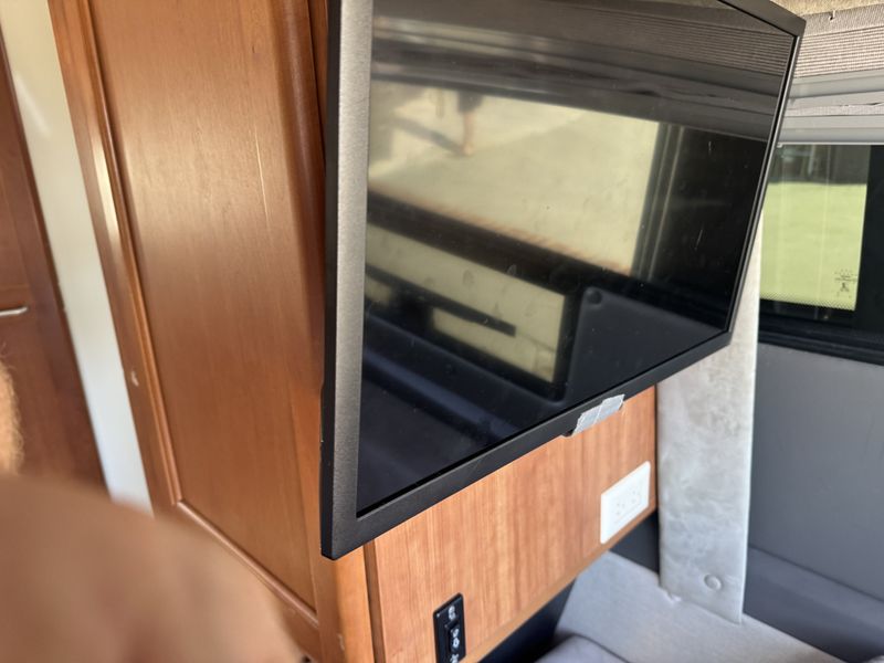 Picture 2/10 of a 2007 Roadtrek SS Agile for sale in Rancho Cucamonga, California