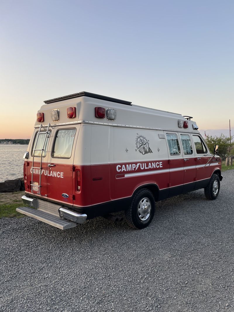 Picture 2/23 of a 1987 Ford E350 XL Campulance for sale in Staten Island, New York