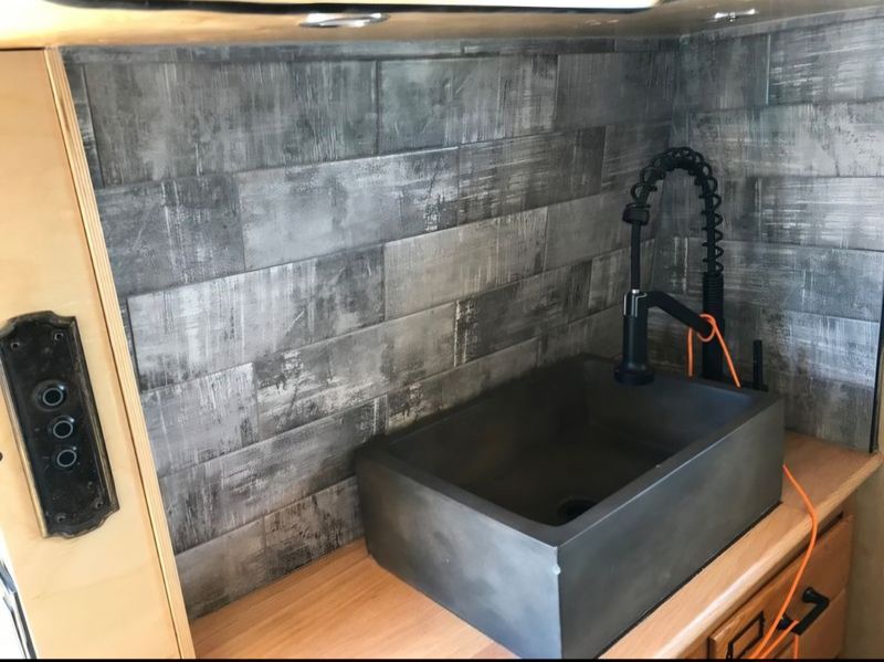 Picture 3/18 of a 2020 sprinter 4x4 low miles / 100k warranty  for sale in Fountain Hills, Arizona