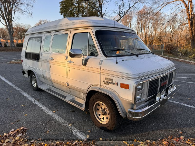 Picture 3/10 of a 1991 GMC Vandura 2500 Starcraft Camper Van for sale in Gambrills, Maryland