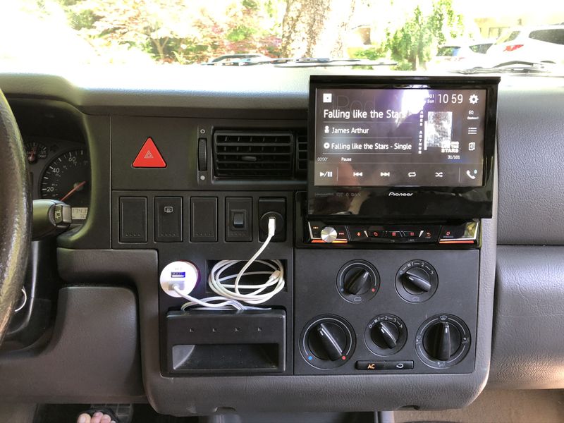 Picture 2/14 of a 2000 VW Eurovan Camper  for sale in Portland, Oregon