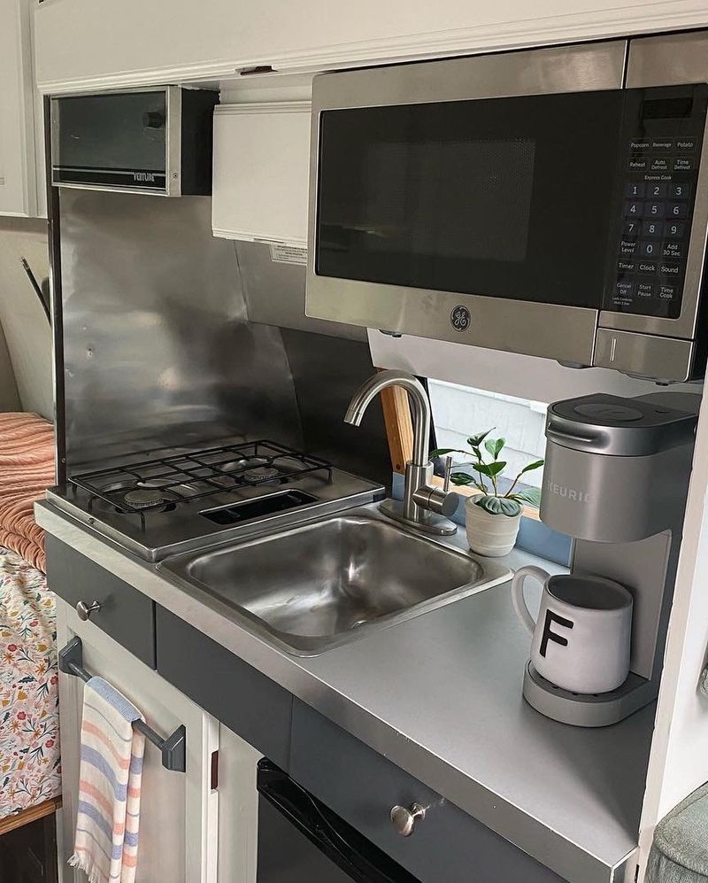 Picture 1/10 of a 1996 Roadtrek 190 Versatile Renovated for sale in Lincoln, Rhode Island