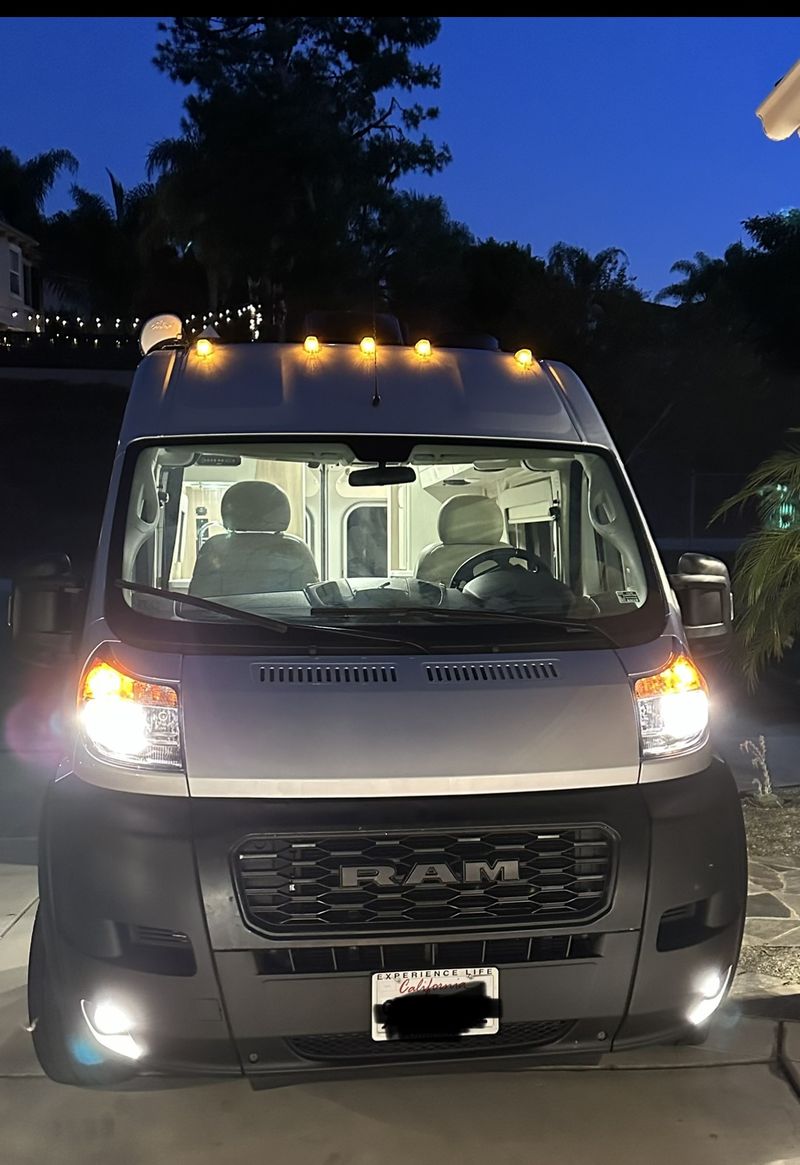 Picture 2/26 of a 2022 Thor Rize Camparvan for sale in Carlsbad, California