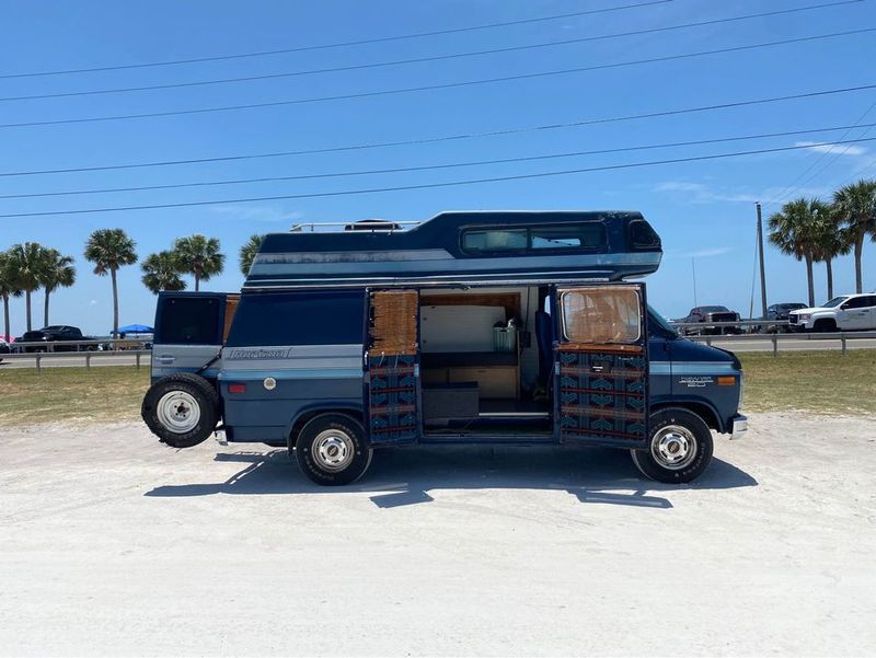 Picture 5/11 of a 1986 Chevy G20 Horizon Campervan for sale in New Port Richey, Florida