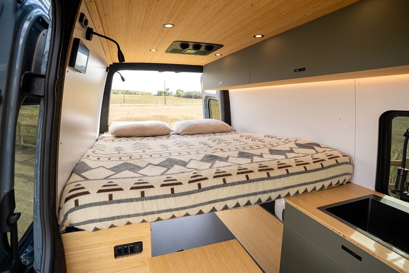 Picture 5/16 of a 2025 Geotrek Flatiron Sprinter 144 AWD for sale in Boulder, Colorado