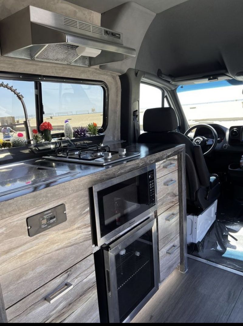 Picture 6/33 of a 2020 Mercedes Benz sprinter  for sale in Irvine, California