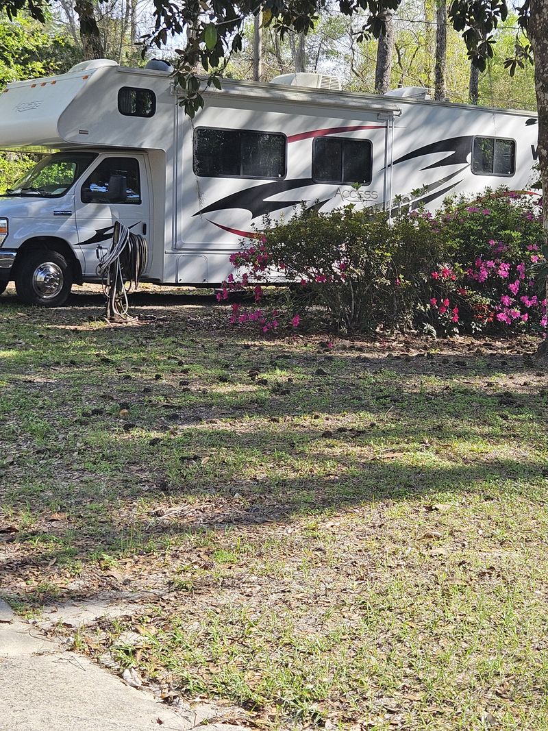 Picture 2/18 of a 2013 Winnebago Access for sale in Ocklawaha, Florida