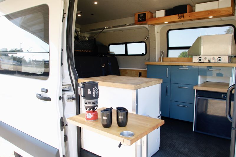 Picture 6/17 of a 2018 Ford Transit 4×4, Sleeps 4 for sale in Portland, Oregon