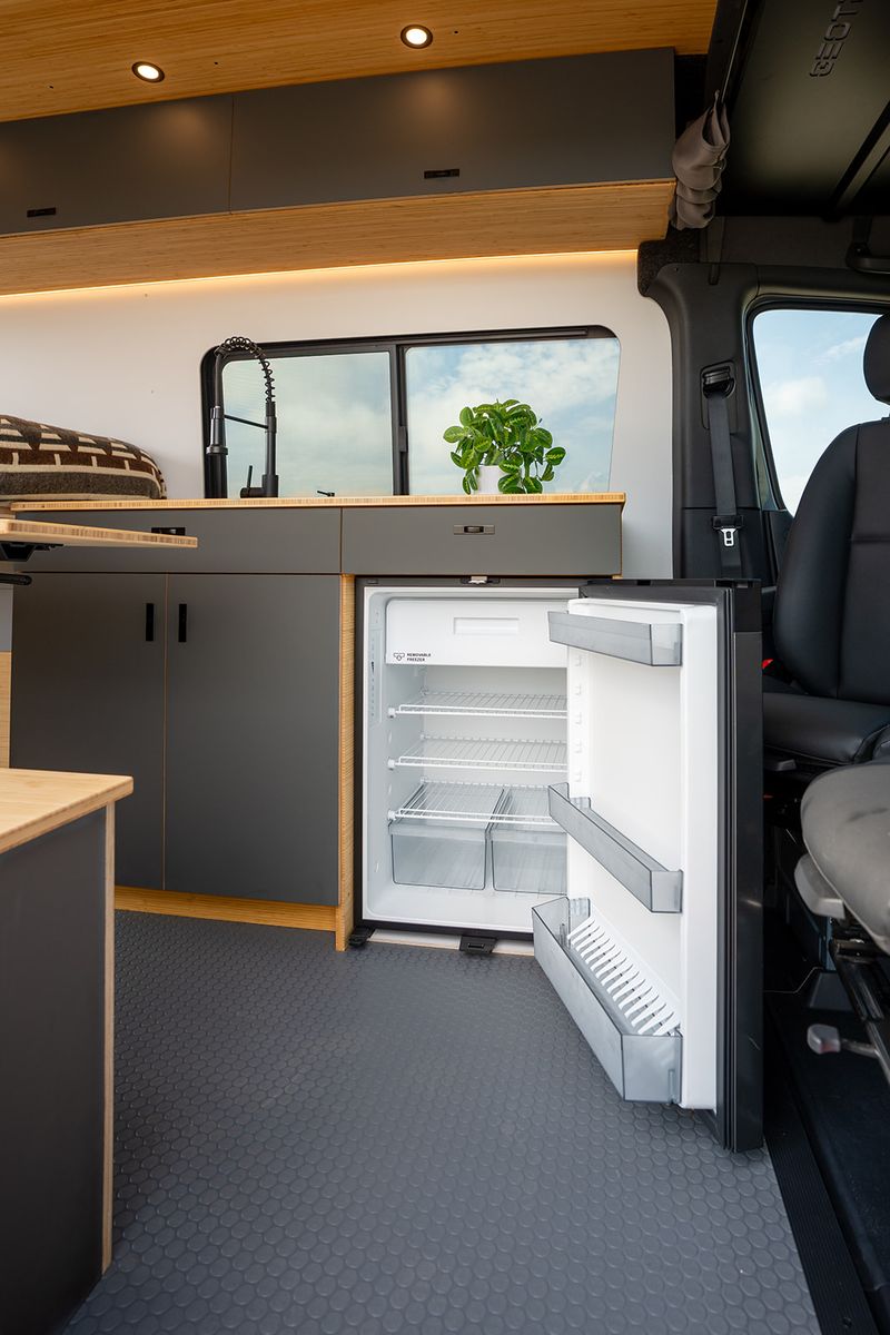 Picture 4/16 of a 2025 Geotrek Bear Peak Sprinter 144 AWD for sale in Boulder, Colorado