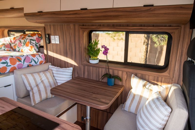 Picture 6/23 of a Brittany - The home on wheels by Mybushotel for sale in Las Vegas, Nevada