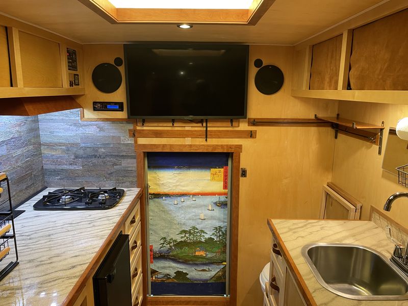Picture 3/25 of a 2005 CHEVY EXPRESS 3500 (19’) CAMPER VAN for sale in Elko, Nevada