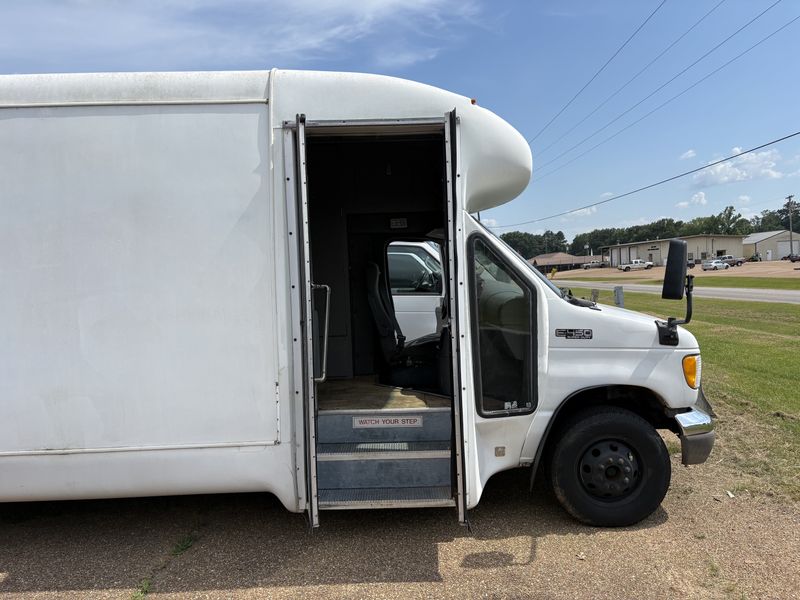Camper For Sale: 2003 Ford E450 Command Van in Madison, Mississippi
