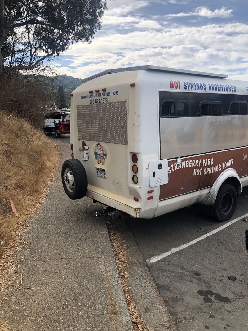 Picture 4/22 of a 2000 Ford E350 4x4 camper van/bus for sale in Oxnard, California