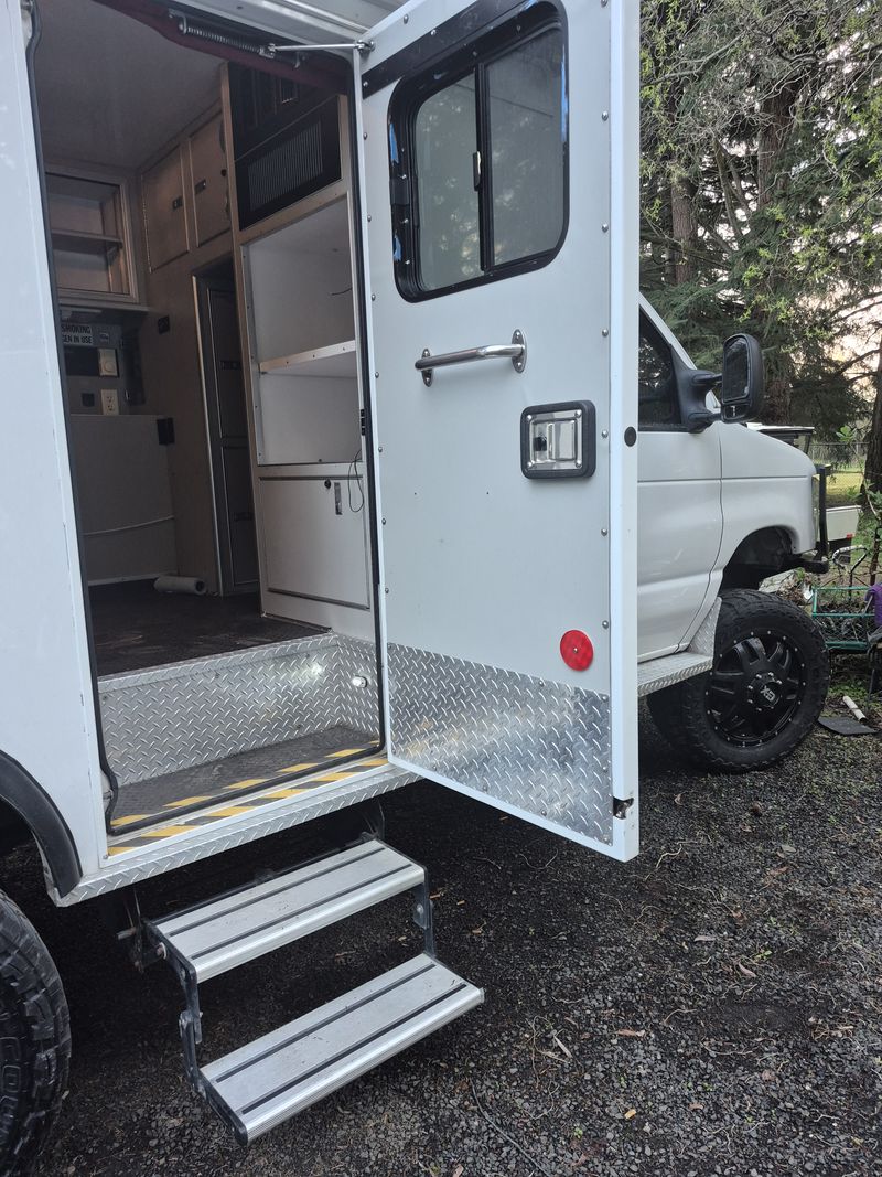 Picture 2/29 of a 2010 f350 4x4 turbo diesel custom for sale in Olympia, Washington