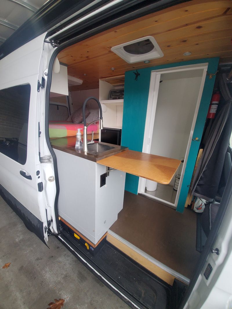 Picture 5/11 of a 2020 144" WB Sprinter Campervan for sale in Portland, Oregon
