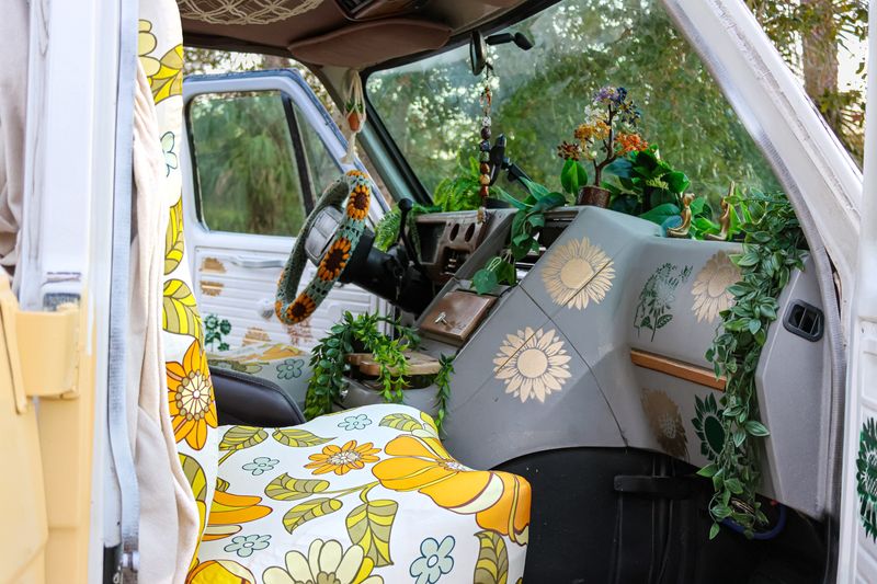 Picture 2/29 of a Vintage Boho Hippie Camper Van 🌻 🚐 🌱 for sale in Saint Petersburg, Florida