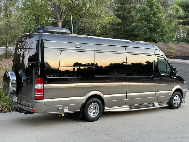 Picture 3/20 of a Dolphin Motor Coach Sprinter 3500 170ext for sale in Thousand Oaks, California
