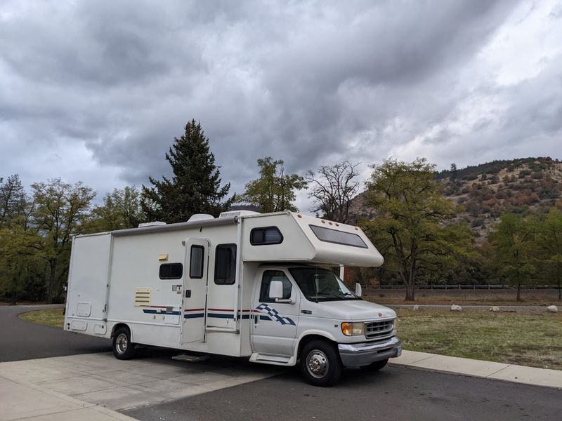 Picture 5/23 of a 2000 Four Winds Fun Mover - E450 Class C RV Toy Hauler for sale in Grants Pass, Oregon