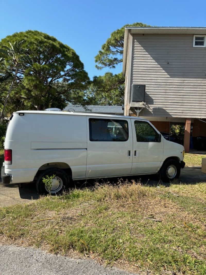 Picture 1/44 of a 1997 Ford Econoline E-150 400W Solar for sale in Saint Petersburg, Florida