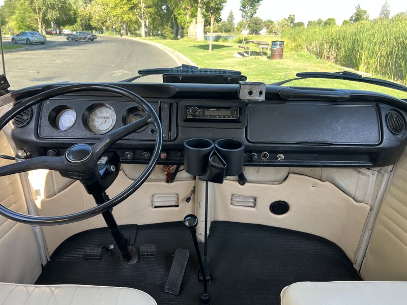 Picture 3/15 of a 1971 Volkswagen Bus (Weekender) for sale in Lodi, California