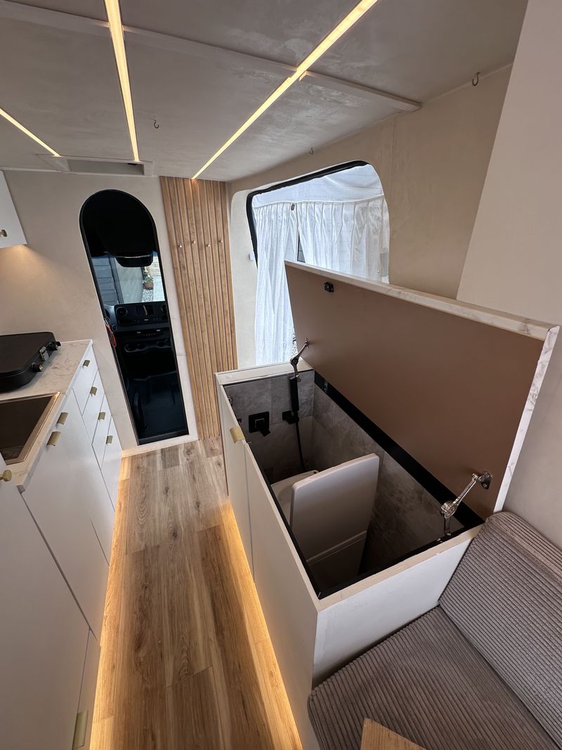 Picture 4/8 of a 2022 Mercedes sprinter for sale in Bozeman, Montana