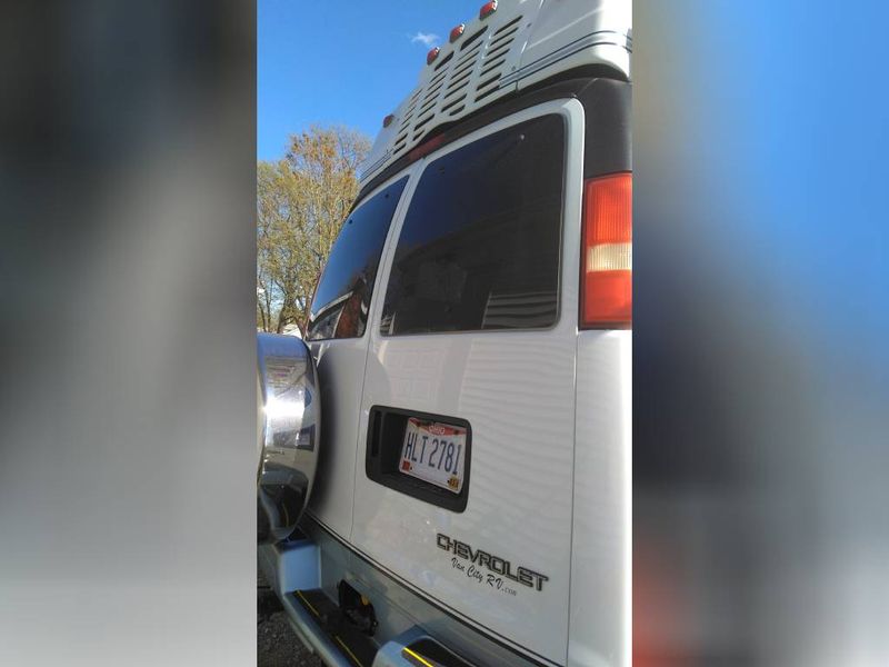 Picture 3/11 of a 2006 Roadtrek Versatile 190 for sale in Ypsilanti, Michigan