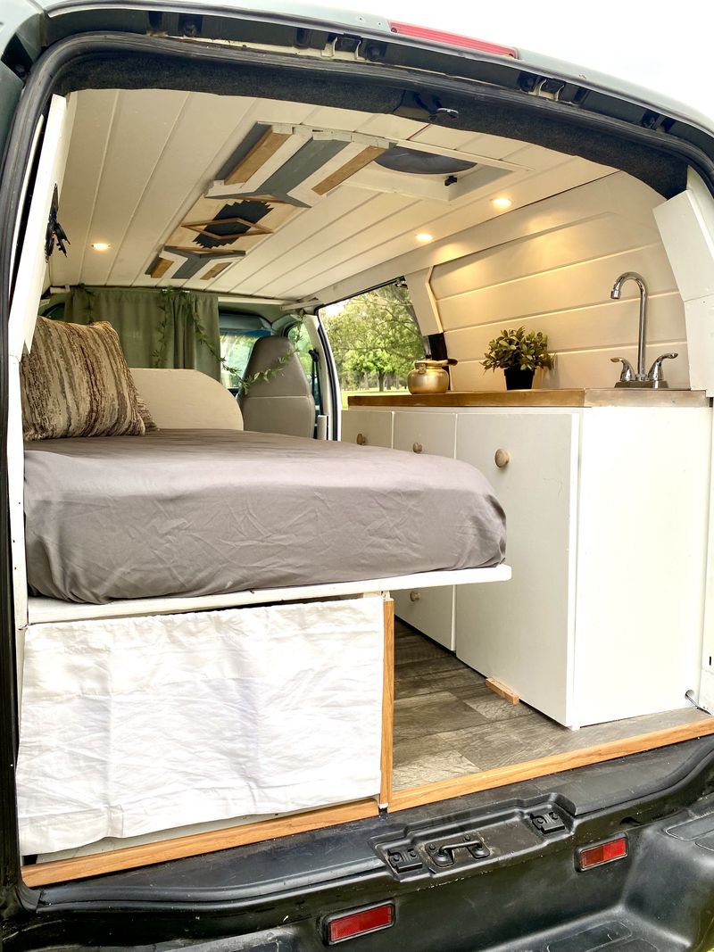 Picture 3/10 of a 3500 CHEVROLET SAVANNA  - Outdoor Shower + toilet  for sale in Long Beach, California
