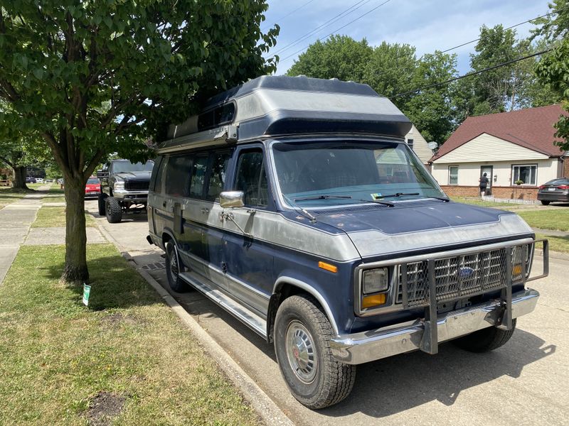 Picture 3/3 of a 1986 ford econoline travel wagon, camper van for sale in Cleveland, Ohio