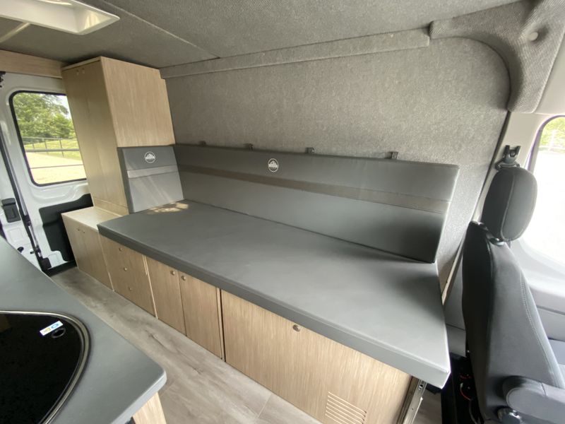 Picture 2/18 of a 2021 Ford Transit 250 AWD for sale in Villa Ridge, Missouri