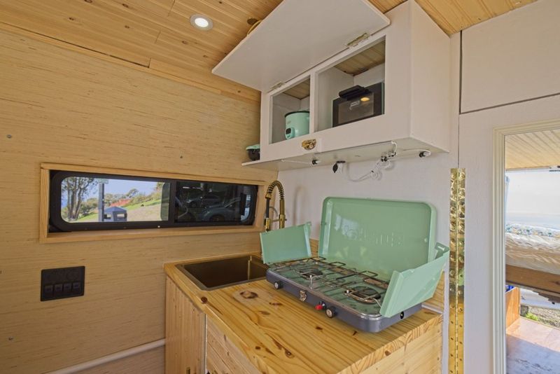 Picture 5/7 of a 2006 Mercedes/Dodge Sprinter for sale in Frederick, Maryland