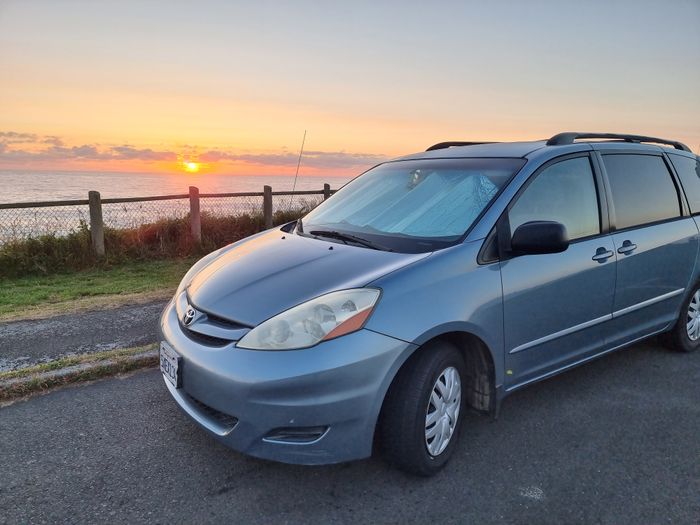 Photo showing the outside of a 2006 Toyota Sienna Campervan